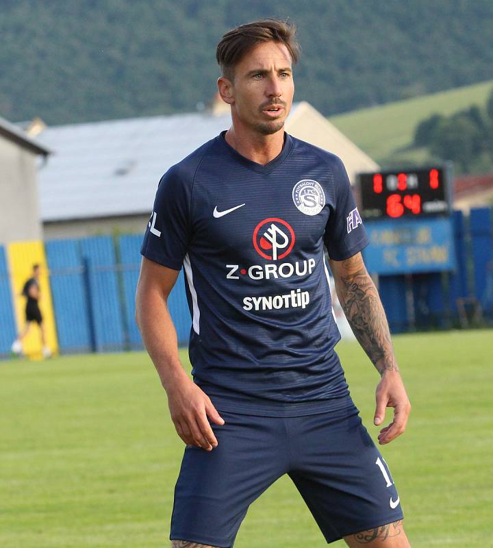 Fotbalisté Slovácka (modré dresy) v předposledním přípravném zápase podlehli na hřišti Strání slovenské Senici 1:2.