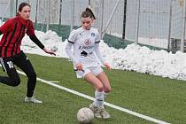 Fotbalistky Slovácka zdolaly Trnavu 5:0. Na snímku domácí záložnice Denisa Jonášová. (v bílém dresu).