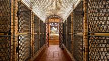 Po několikaměsíční rekonstrukci se v předvečer letošních Slováckých slavností vína a otevřených památek otevřou Sklepy Mařatice. Jde o výjimečný sklepní labyrint, který vznikl propojením tří historických měšťanských vinných sklepů Jahoda, Herman a SYNOT. 