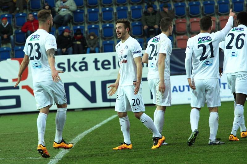 Slovácko proti Jihlavě - Oslavy po gólu na 3:1 – zleva Petr Reinberk a Marek Havlík.