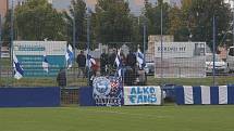 Fotbalisté Kunovic (modré dresy) v 11. kole krajské I. A třídy skupiny B i bez omluveného trenéra Chaloupky zdolali Těšnovice 2:1.