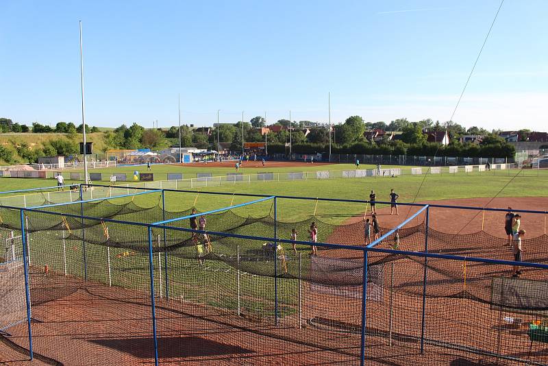 Softbalový oddíl Snails Kunovice představil nový areál za 6,2 milionu korun.
