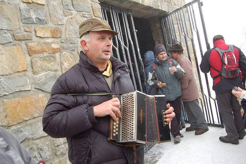 Karpat s plnovousem uzamkl rozhlednu na Velkém Lopeníku.