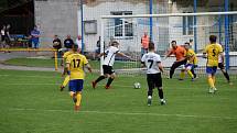 Fotbalisté Ořechova (v bílých dresech) ve šlágru 4. kola I. B třídy skupiny C porazili Staré Město 3:1.