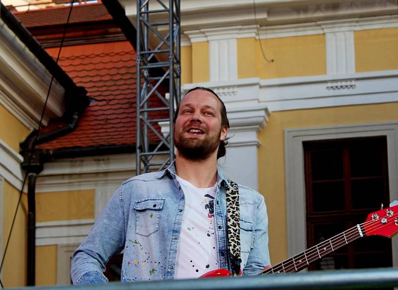 KONCERT. V průběhu Večera lidí dobré vůle vládla před velehradskou bazilikou nádherná atmosféra.