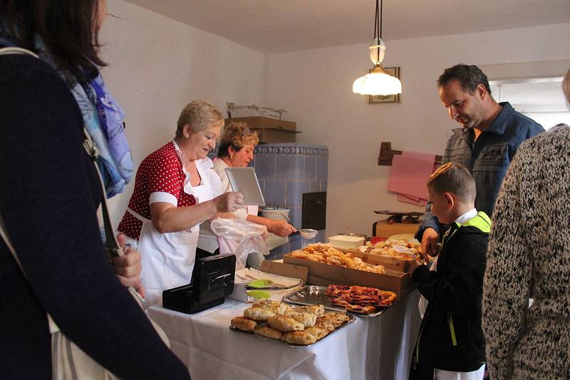 Ve skanzenu Rochus se vařilo, peklo, smažilo podle receptů Slovácké kuchařky