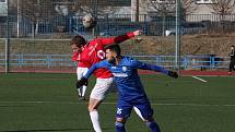 Fotbalisté Uherského Brodu (červené dresy) v 19. kole MSFL podlehli doma na Lapači Otrokovicím 2:3.