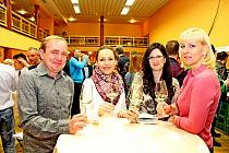 KOŠT. Na 11. velikonoční výstavě vín v Polešovicích mohli návštěvníci ochutnat 683 vzorků vína.