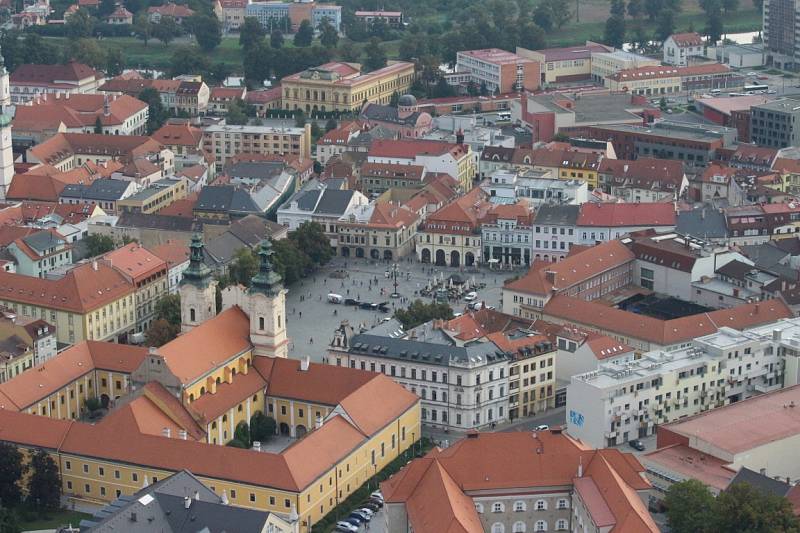 V pátek brzo ráno vzlétaly horkovzdušné balóny pro veřejnost také z několika míst Uherského Hradiště. Jedním z nich bylo i Masarykovo náměstí.