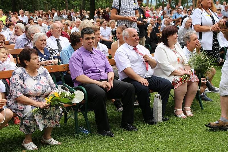 V pondělí 6. července sloužil svou první mši svatou na Svatém Antonínku Lhoťan Vojtěch Radoch.