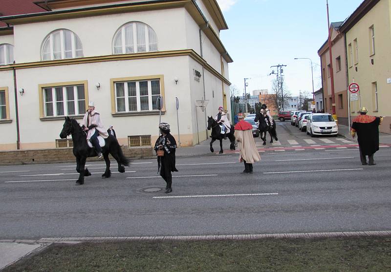 Tříkrálovou sbírku v Uherském Hradišti zahájili tři králové na koních.