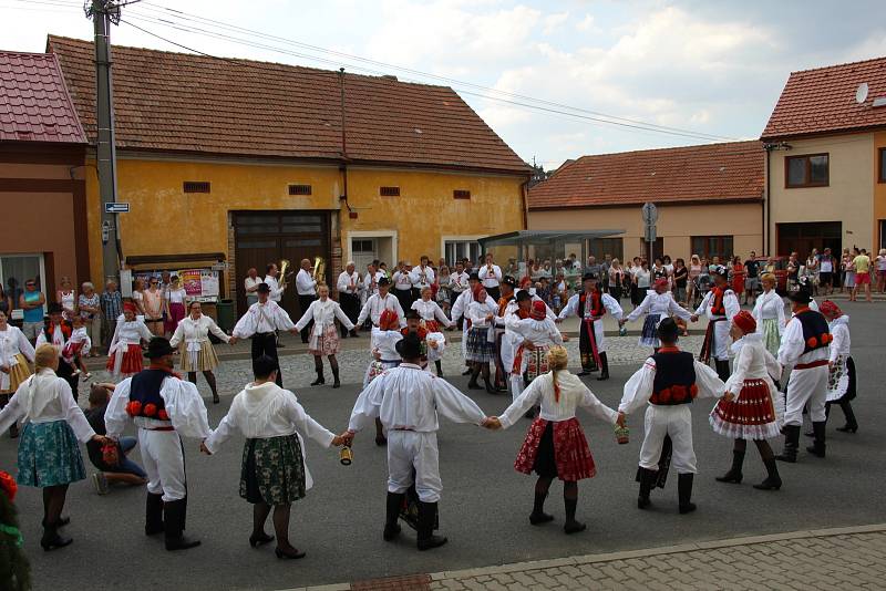 V Ostrožské Lhotě se konaly o víkendu ženáčské hody.