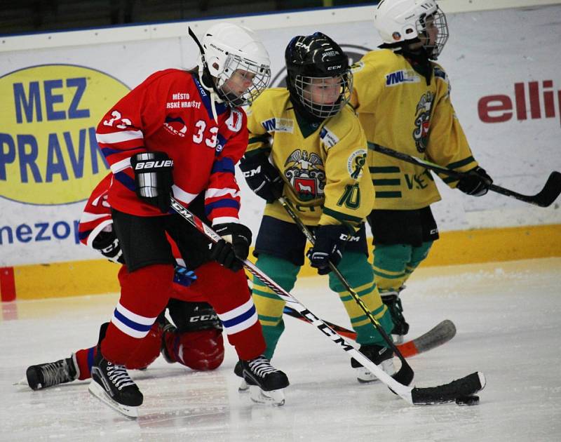 Druháci HC Uherské Hradiště se představili na turnaji ve Vsetíně, kde se utkali s domácími týmy a Brumovem. Všechny zápasy s velkým přehledem vyhráli.