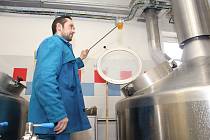 Obnovený Jarošovský pivovar otevřel poprvé své výrobní prostory a pozval do nich i starostu Uherského Hradiště Stanislava Blahu.