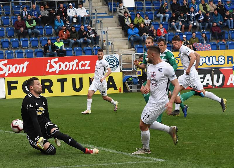 Fotbalisté Slovácka (v bílých dresech) remizovali s pražskými Bohemians 1905