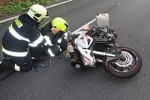 Mladý motorkář utrpěl při nehodě zranění neslučitelná se životem.