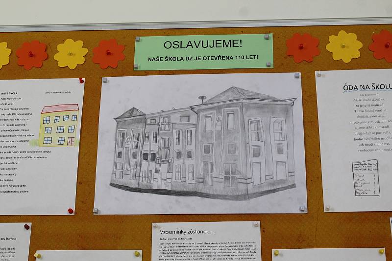 Oslava 110. výročí ZŠ Horní Němčí. Výstava ve třídách i program v kulturním domě.
