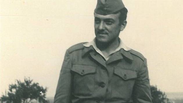 Vít Mynář v tehdejší vojenské uniformě. (1960-1962)