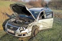 Štěstí v neštěstí měly osádky dvou automobilů, které se v neděli 18. listopadu ráno srazily na silnici I/50 mezi Havřicemi a Veletinami.