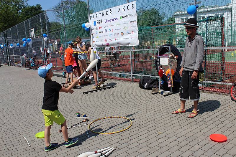 SPORT PRO DĚTI. Sobotní sportovní den pro děti přilákal na hradišťská sportoviště na 3000 návštěvníků.