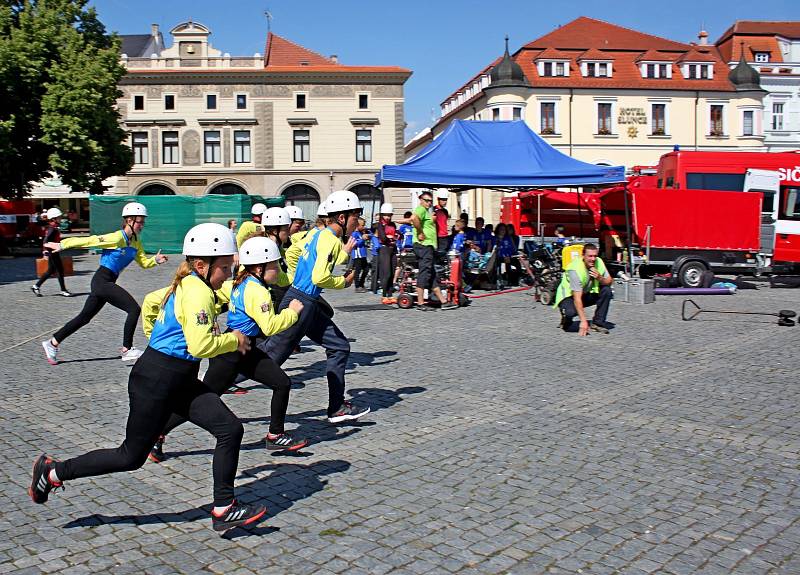 Mladí hasiči nebojovali při soutěži O pohár starosty OSH Uherské Hradiště lstí a zradou, ale fair play.