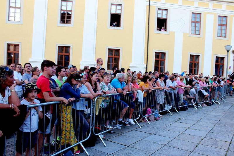 KONCERT. V průběhu Večera lidí dobré vůle vládla před velehradskou bazilikou nádherná atmosféra.