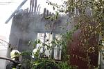 Nedbalost majitele byla hlavní příčinou toho, že v Prakšicích v sobotu 25. července dopoledne lehl popelem dřevěný hospodářský objekt nedaleko rodinného domu. 
