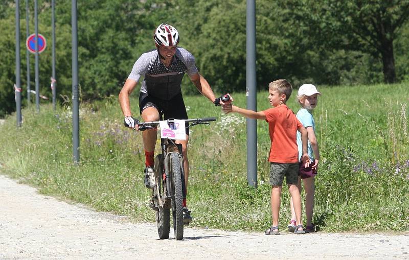 Závod horských kol při Slováckém létě v Uherském Hradišti  vyhrál nivnický cyklista František Trtek.