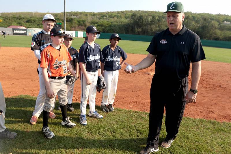 Legendární Ripken trénoval děti na Eagles.