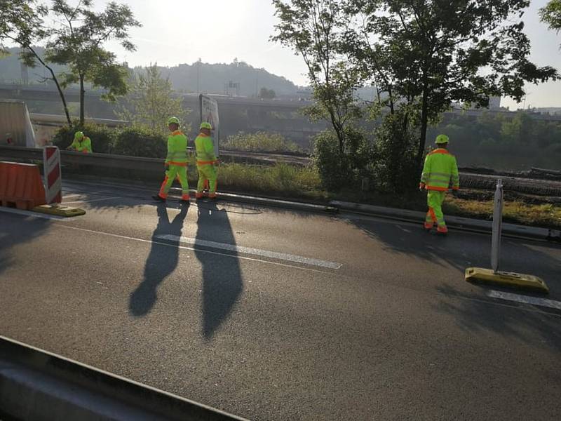 Bourání rampy na Barrandovském mostu.