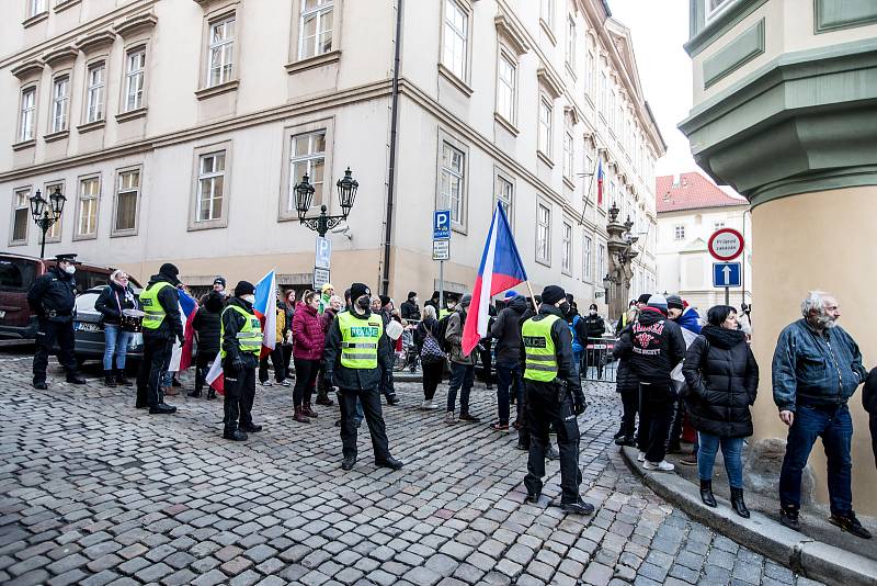 Akce hnutí Chcípl PES s názvem Devět kroků ke svobodě a happening nazvaný Odhalení ministra zdravotnictví Vlastimila Válka.