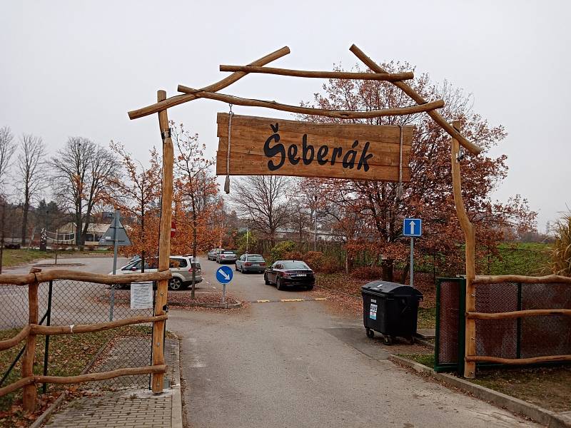 Restaurace ve sportovním areálu Šeberák v Kunraticích otevřela i v pátek 27. listopadu 2020. S hosty měla podepsanou dohodu o provedení práce.