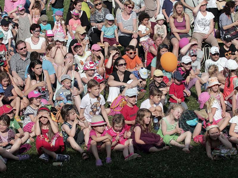 Největší rodinný festival v ČR Kašpárkohraní – hudba, divadlo, hry se konal v Letenských sadech.