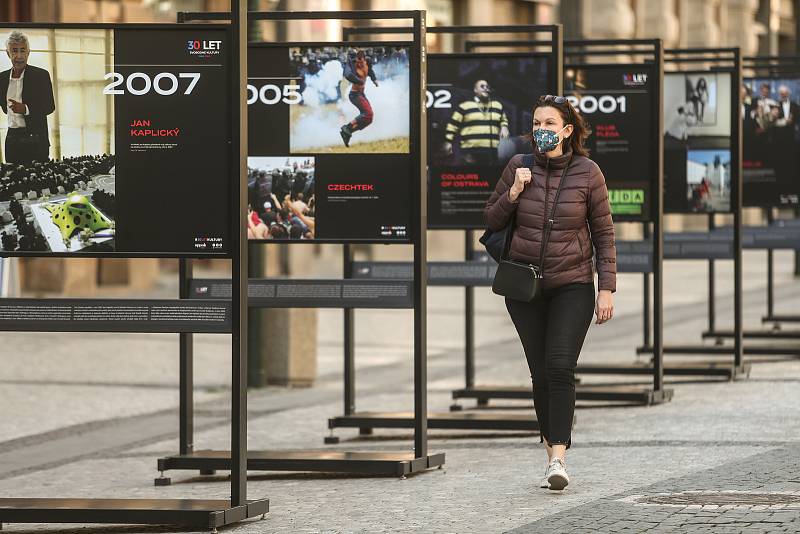 Výstava „30 let kultury" v pražské ulici Na Příkopě.