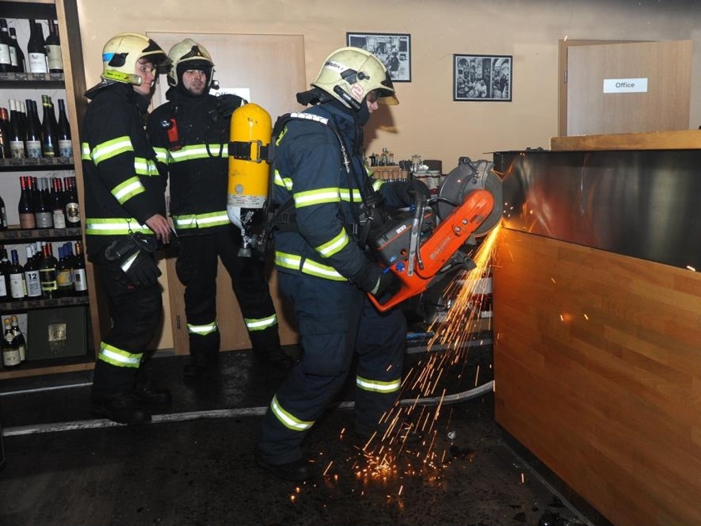 Špatný kabel vypálil celou restauraci v Dejvicích - Pražský deník