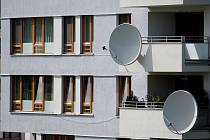 Pro příjem zemského digitálního vysílání (DVB-T) je třeba pořídit si set-top-box či televizi s vestavěným digitálním tunerem a upravit anténu pro příjem digitálního vysílání./Ilustrační foto 