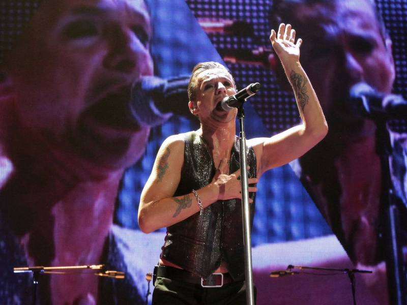 Z koncertu kultovní britské kapely Depeche Mode v zaplněné pražské O2 areně