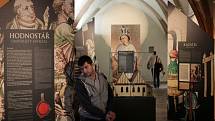 Z výstavy v pražském Karolinu k 600. výročí upálení Mistra Jana Husa v Kostnici.