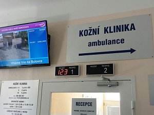 Vyvolávací systém v Nemocnici Na Bulovce v Praze.