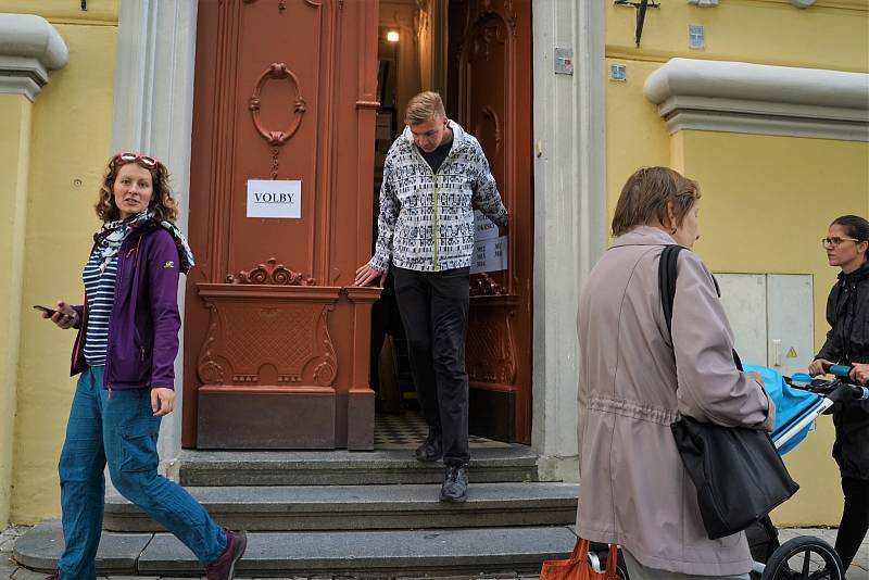 Volby - Základní a mateřská škola Chelčického, pracoviště Žerotínova, Praha 3, Žižkov.