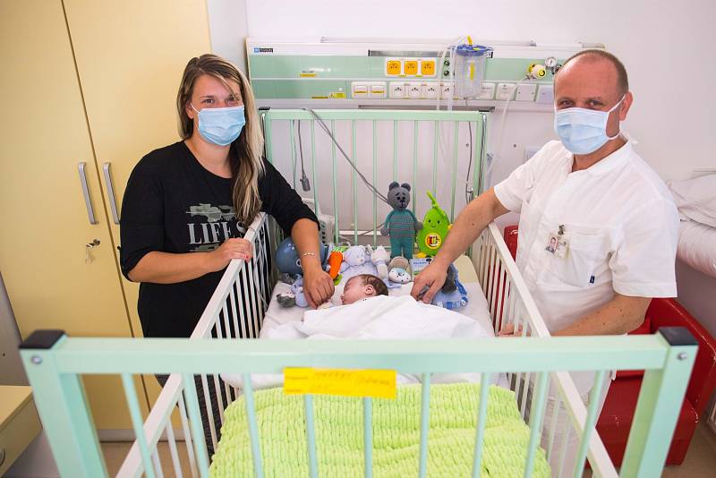 V motolské nemocnici voperovali srdeční defibrilátor teprve dvouměsíčnímu chlapci.