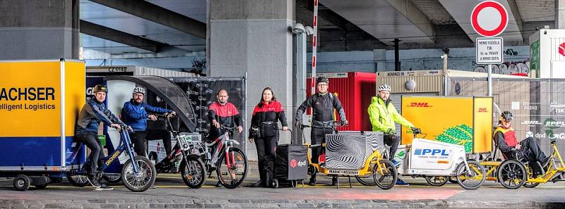 Do centra Prahy vyjela nákladní elektrokola. Hlavní město otevřelo první cyklodepo pro rozvoz zásilek.