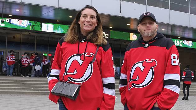 Look: NHL in Prague. The fans started a colorful and noisy festival