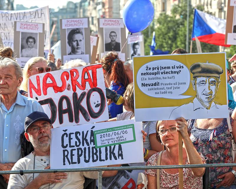 Demonstrace proti Babišovi a komunistům s názvem Jednou provždy na Václavském náměstí.