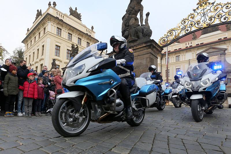 Slavnostní střídání Hradní stráže u příležitosti 103. výročí vzniku samostatného Československa.