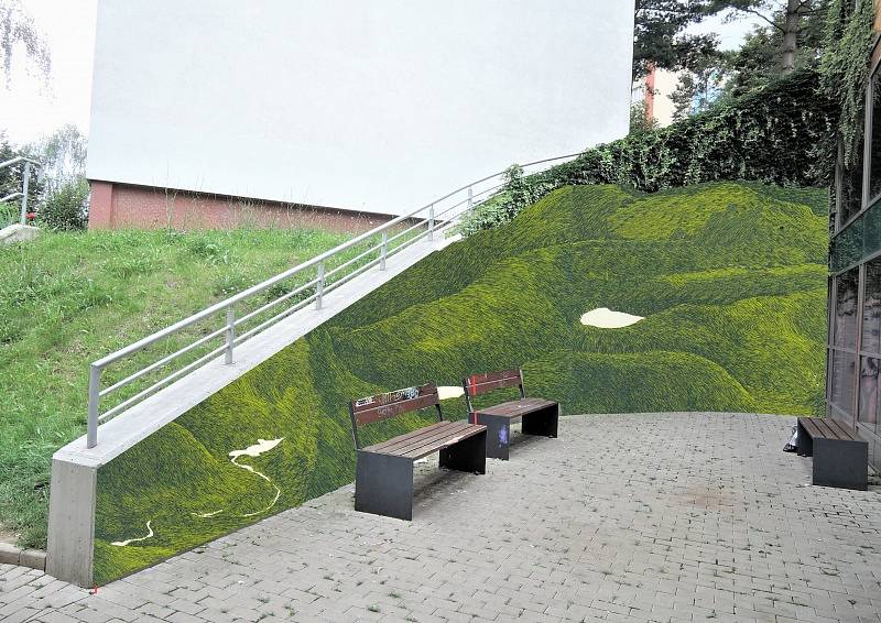 U stanice metra Bořislavka bude svůj návrh malovat Veronika Zapletalová, která na místo citlivě reaguje odkazy na blízkou krajinu – výhled do zelené prázdné krajiny údolí Dejvického potoka s jezery.