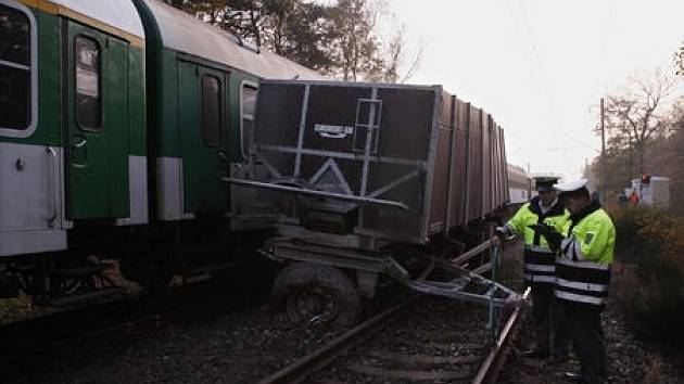 Na trati mezi Čelákovicemi a Lysou nad Labem došlo 25. října 2008 v 15.45 hodin k vykolejení rychlíku Praha-Letohrad. Stalo se tak po střetu s traktorem na železničním přejezdu. Nehoda se obešla bez zranění. 