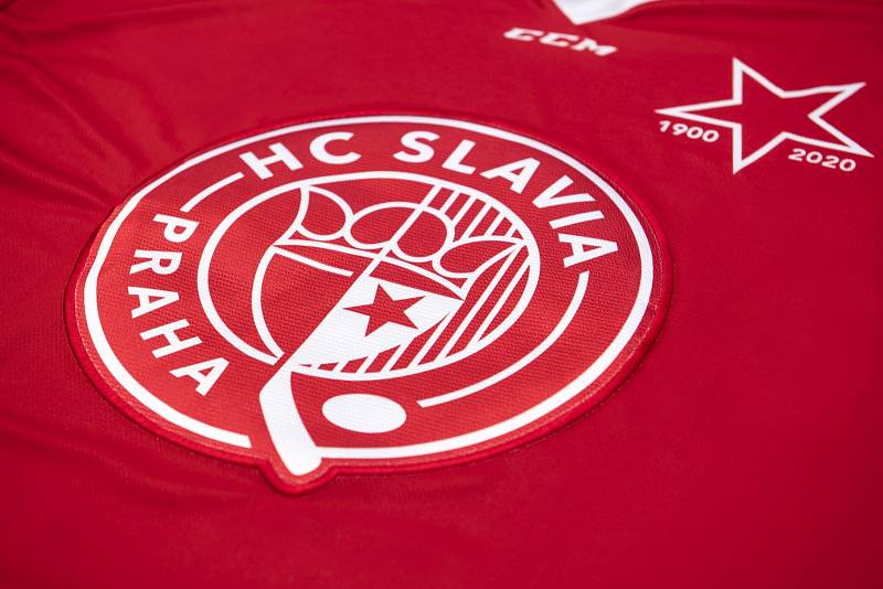 Hokejová Slavia představila dresy s novým logem.