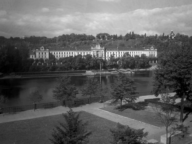 Strakova akademie. Archivní fotografie.