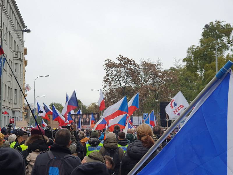 Pochod demonstrantů k České televizi 17. listopad 2022